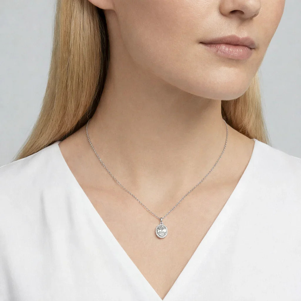 Silberschmuck mit funkelnden Akzenten
