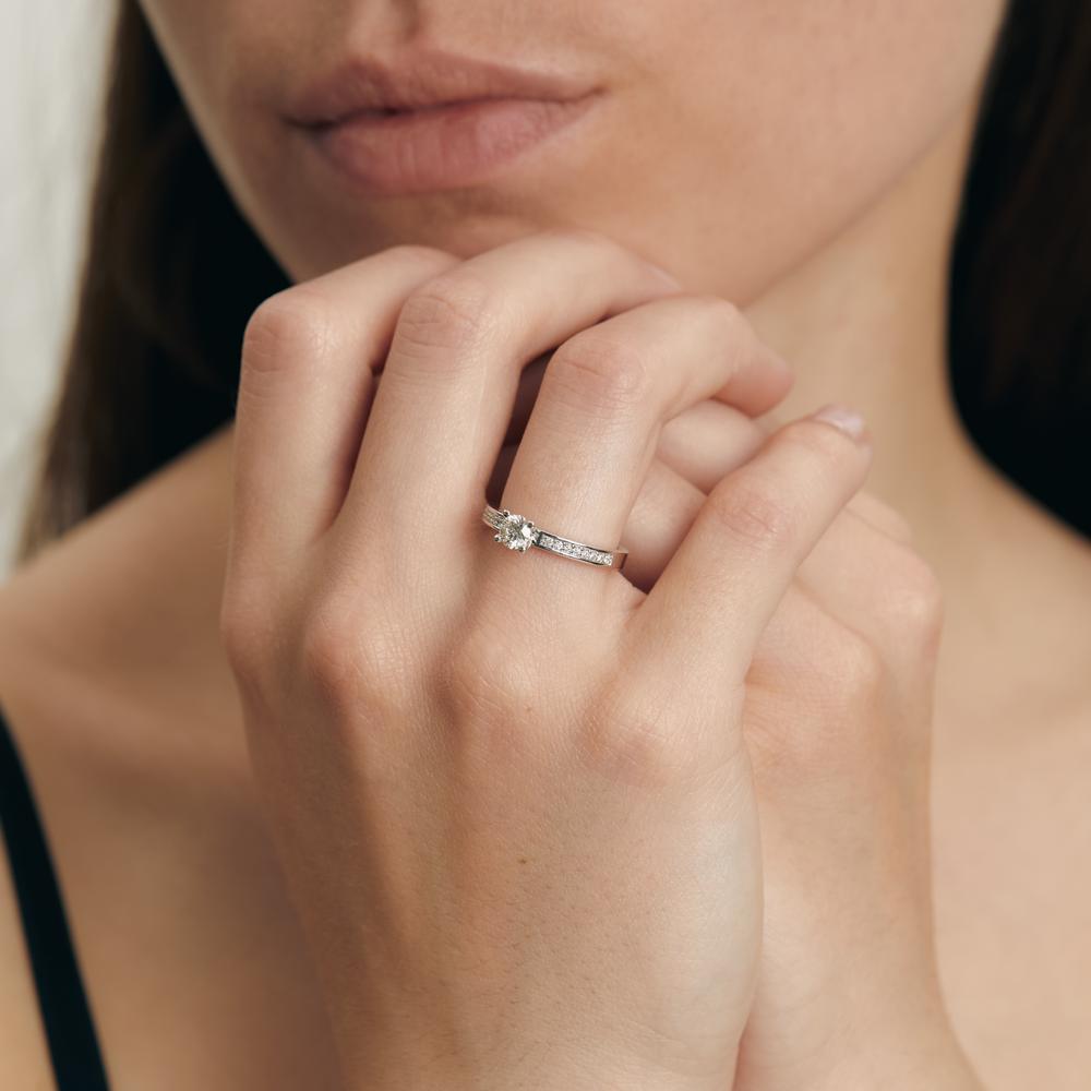 Anillo solitario 750/oro blanco de 18 quilates Diamante blanco, 0.08 ct, 16 piedras, [Brillant], w-si, Diamante blanco, 0.32 ct, [Brillant], w-si