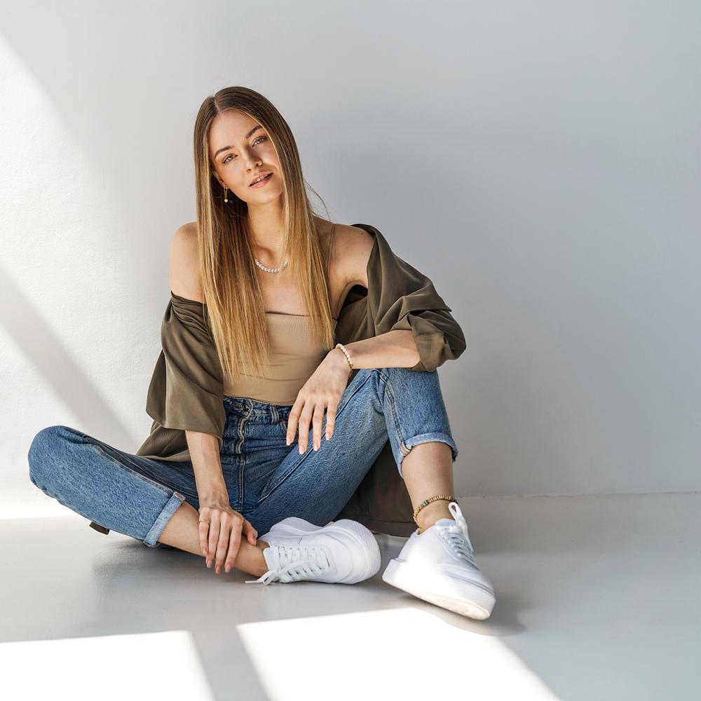 Collar Acero inoxidable Amarillo Recubierto de IP [shining Pearls] blanco, 15 Perlas, 6 mm 45-50 cm